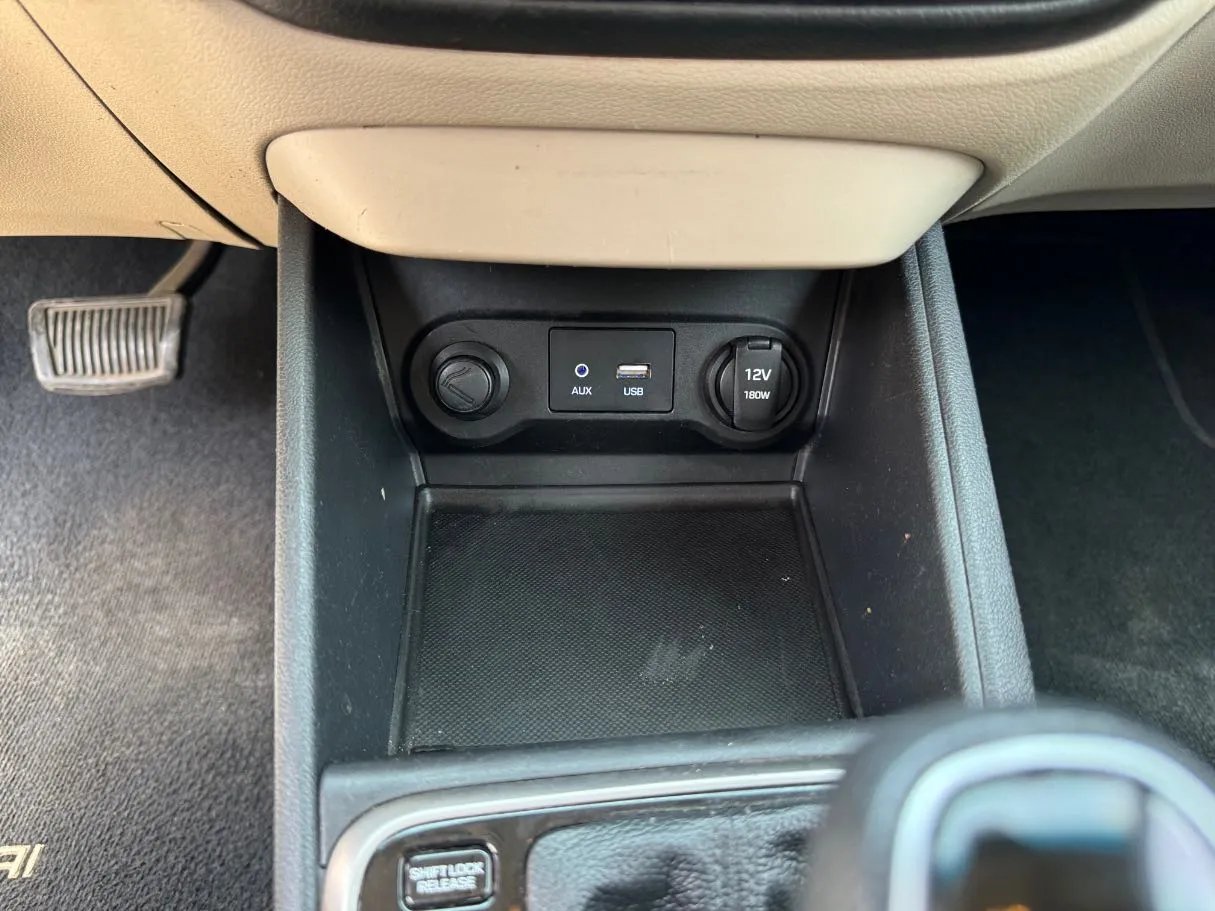 Car image 16