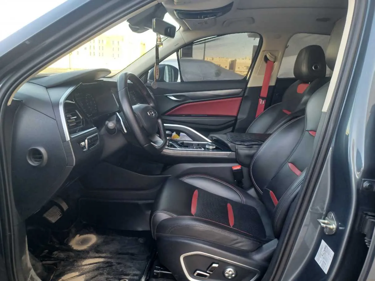 Car image 12