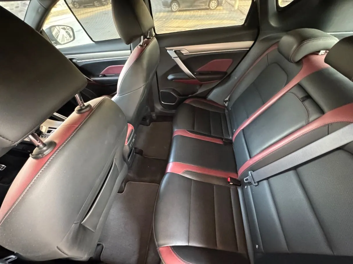 Car image 13