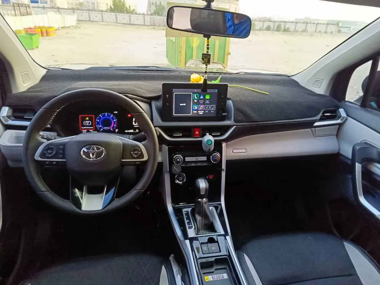 Car image 21