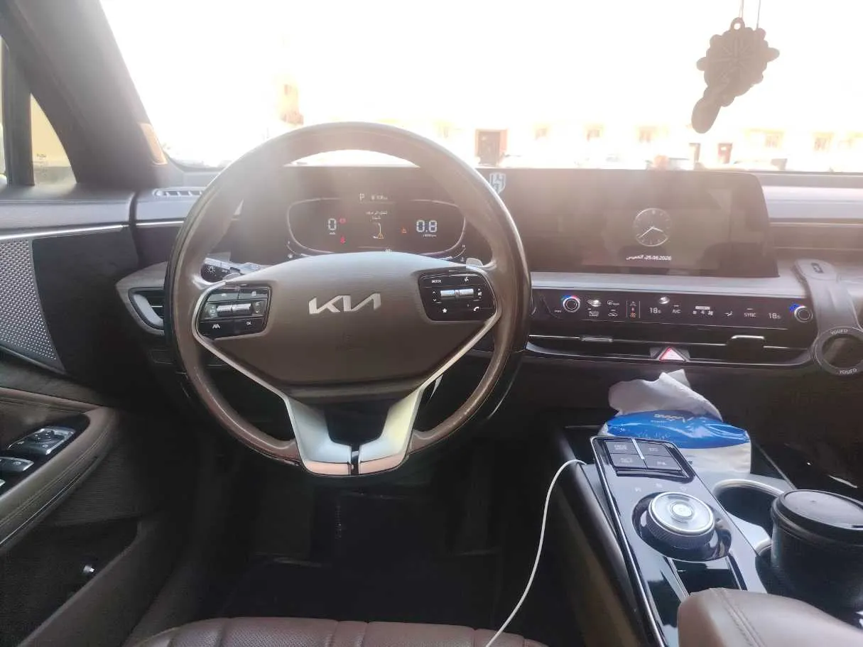 Car image 18