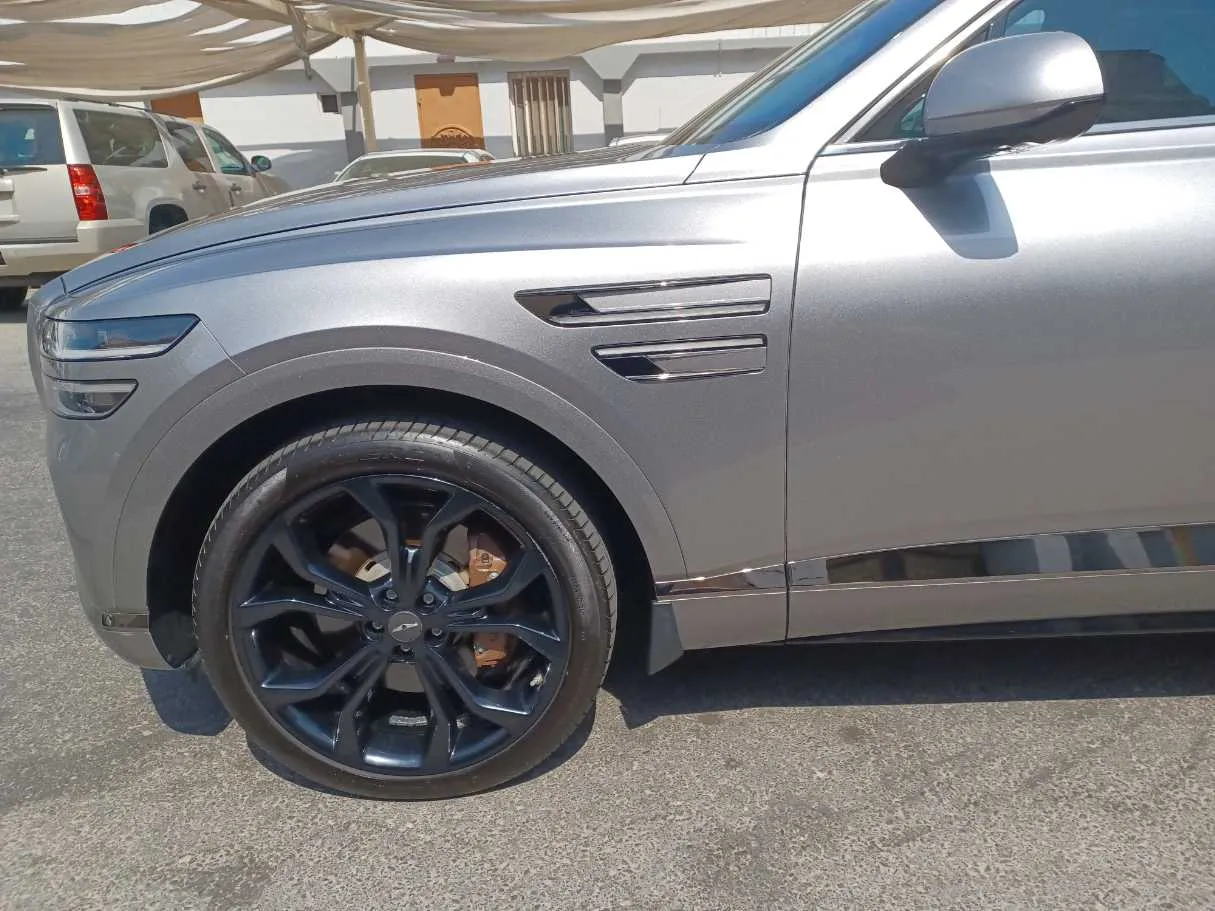 Car image 9