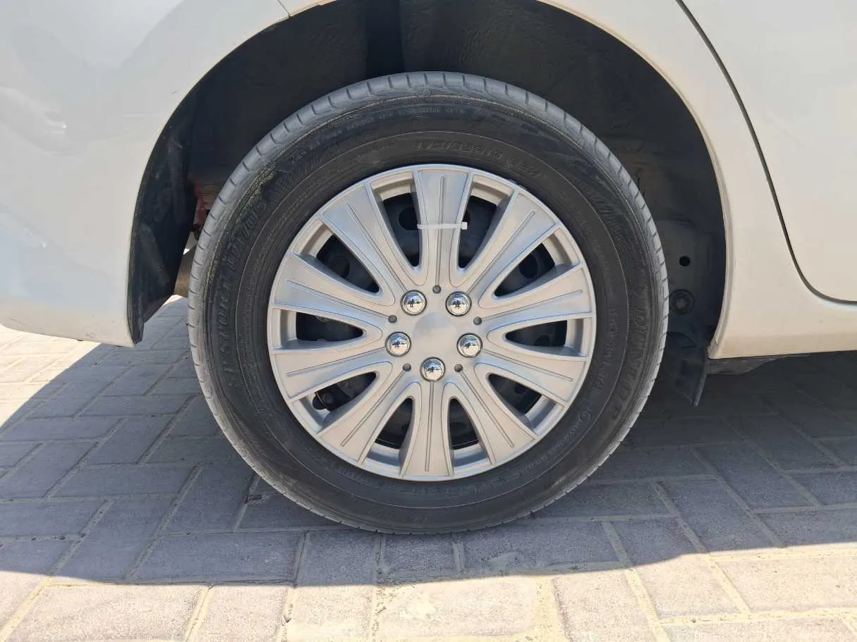 Car image 9