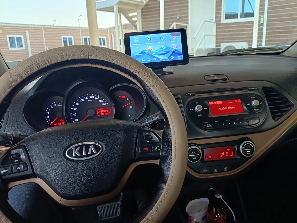 Car image 9