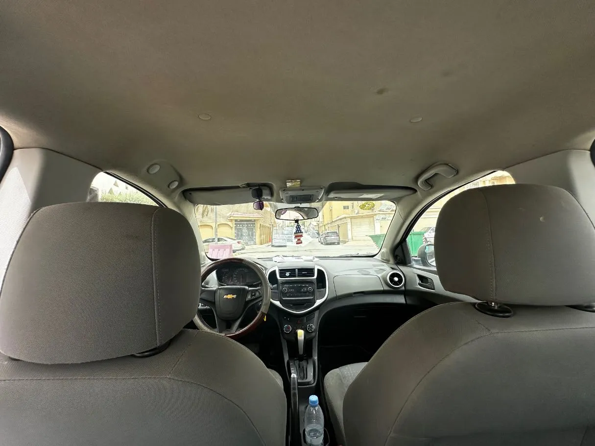 Car image 13