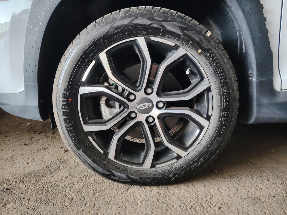 Car image 10