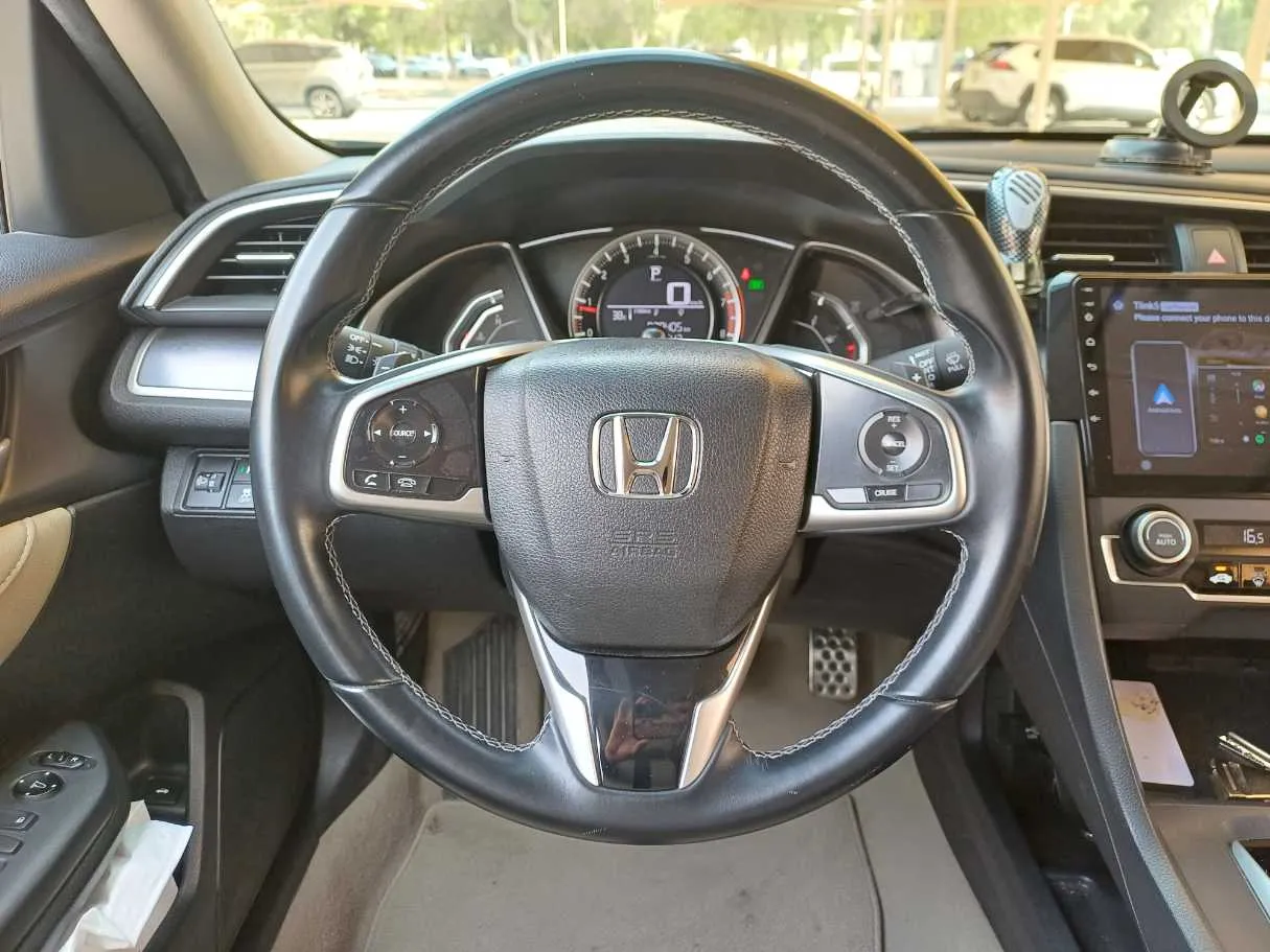 Car image 14