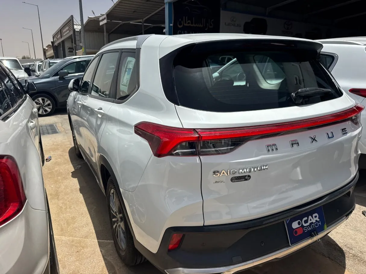Car image 5