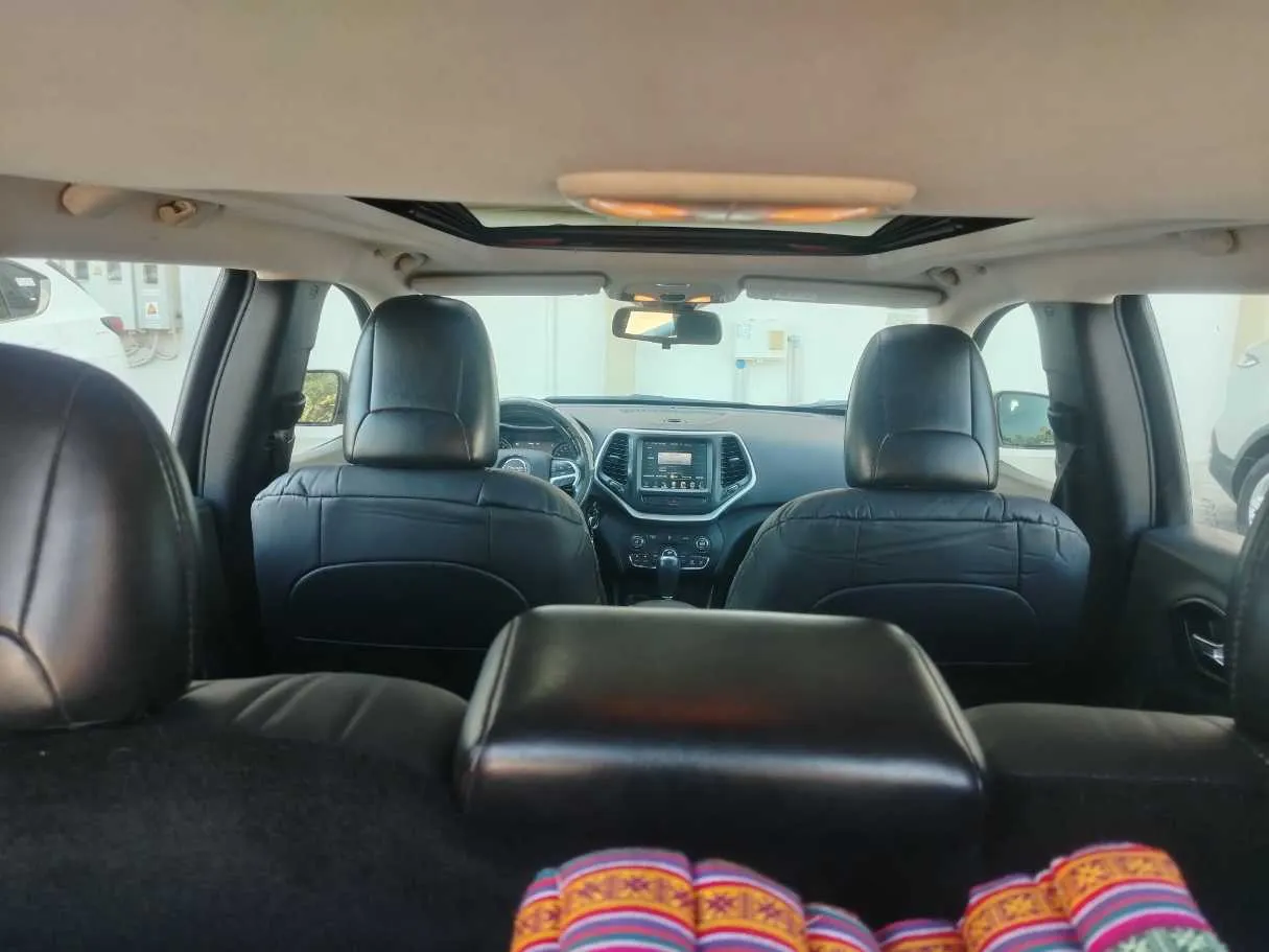 Car image 30