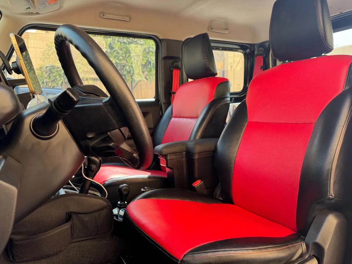 Car image 9