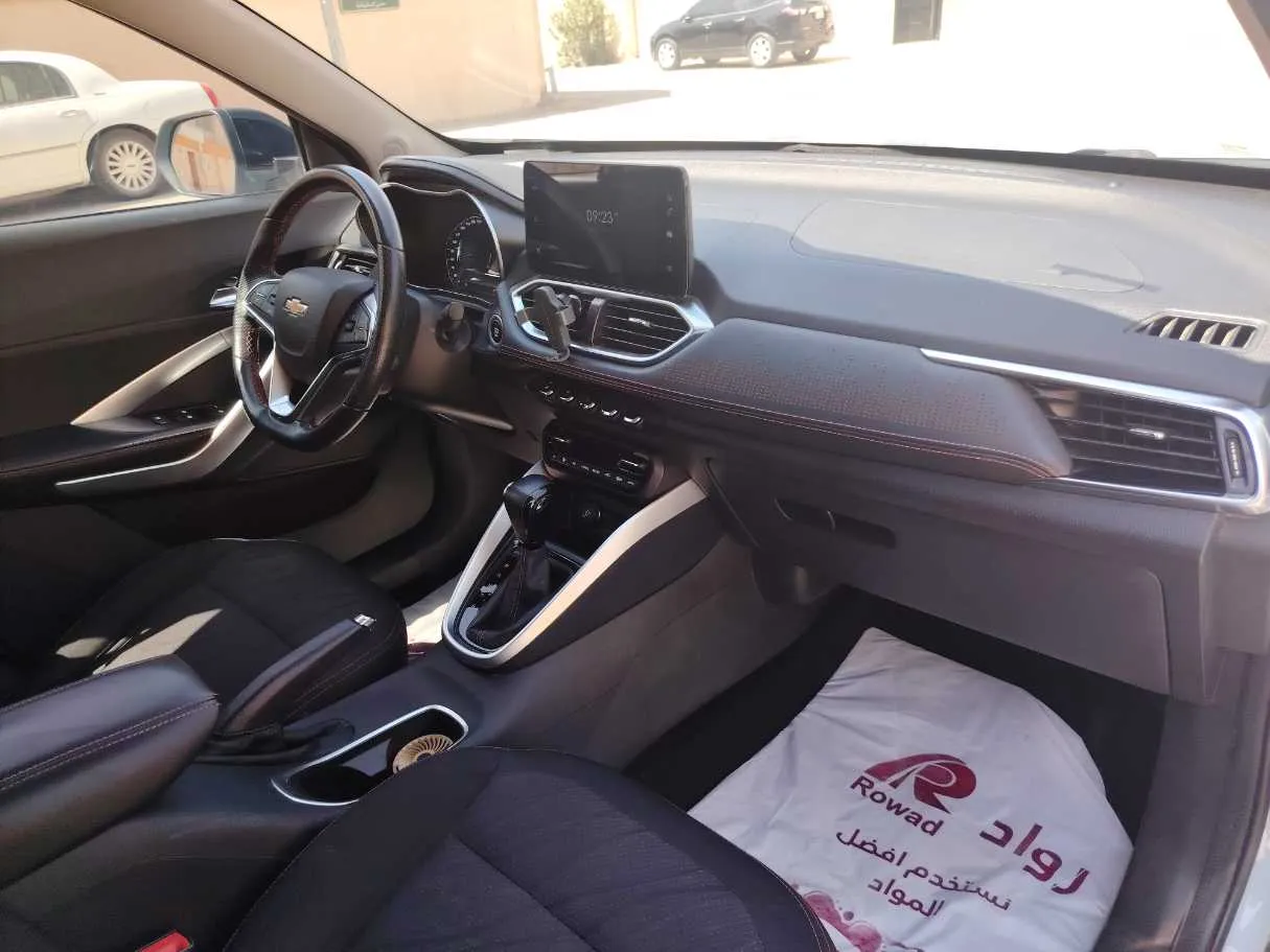 Car image 18