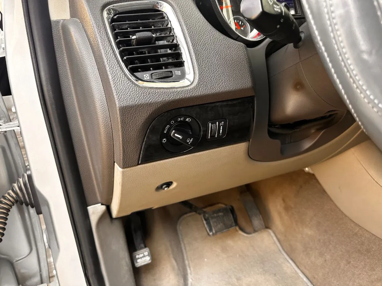 Car image 27