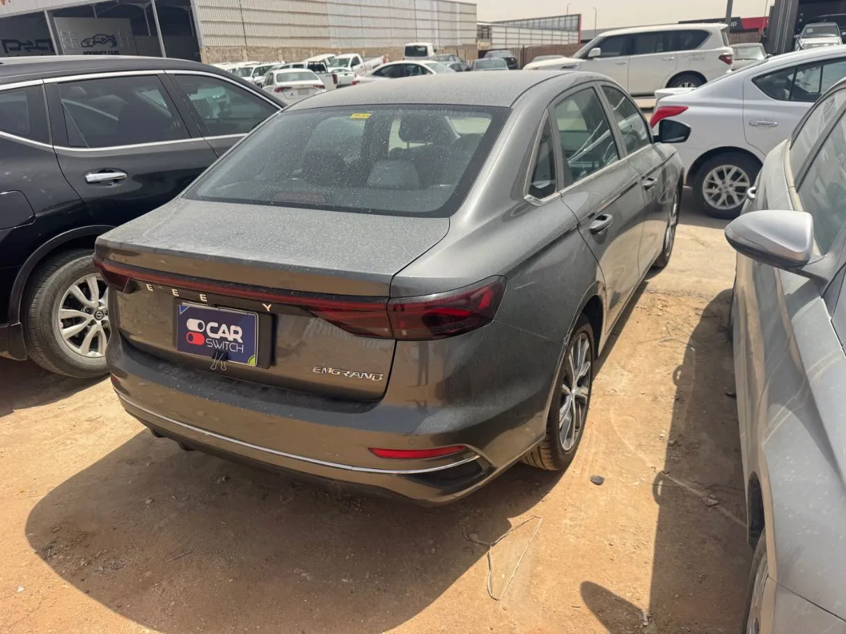 Car image 4