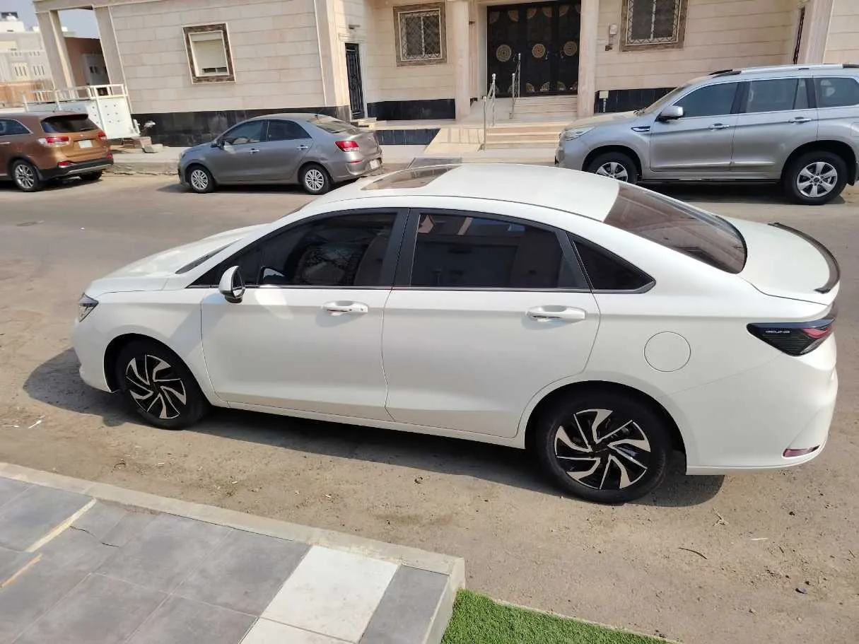 Car image 8