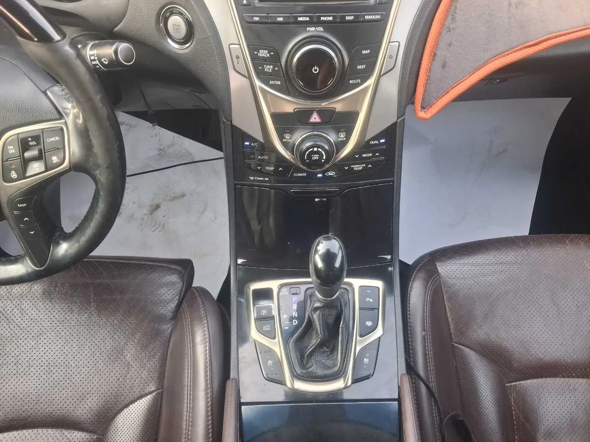 Car image 17