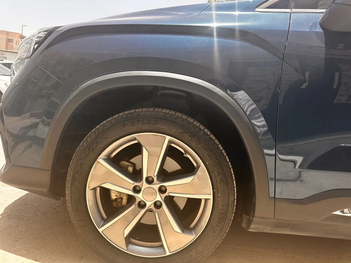 Car image 9