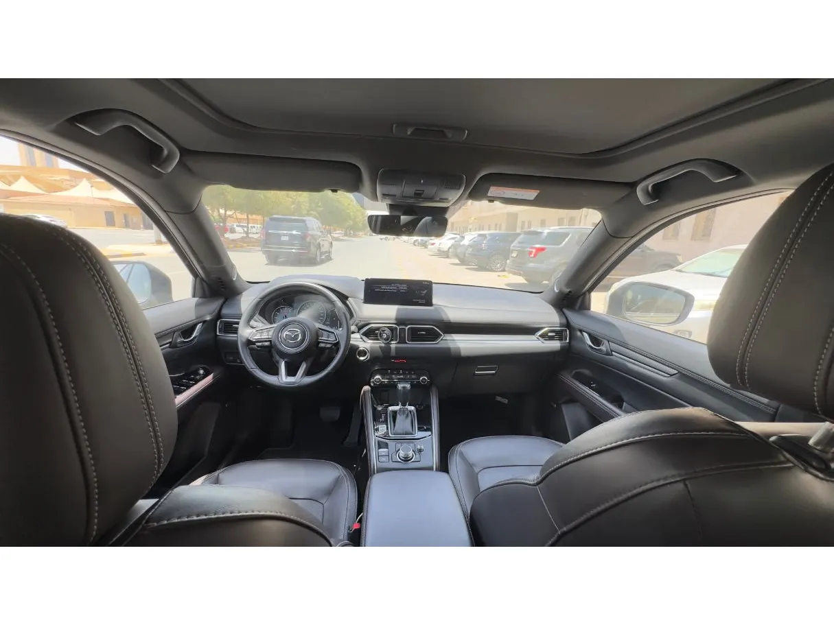 Car image 14