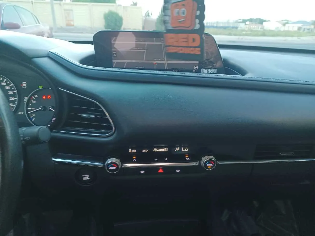 Car image 14