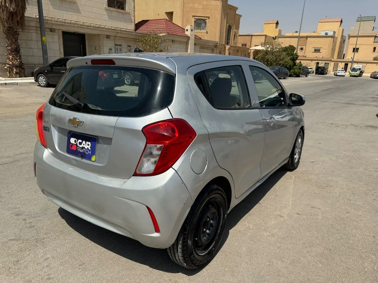 Car image 5