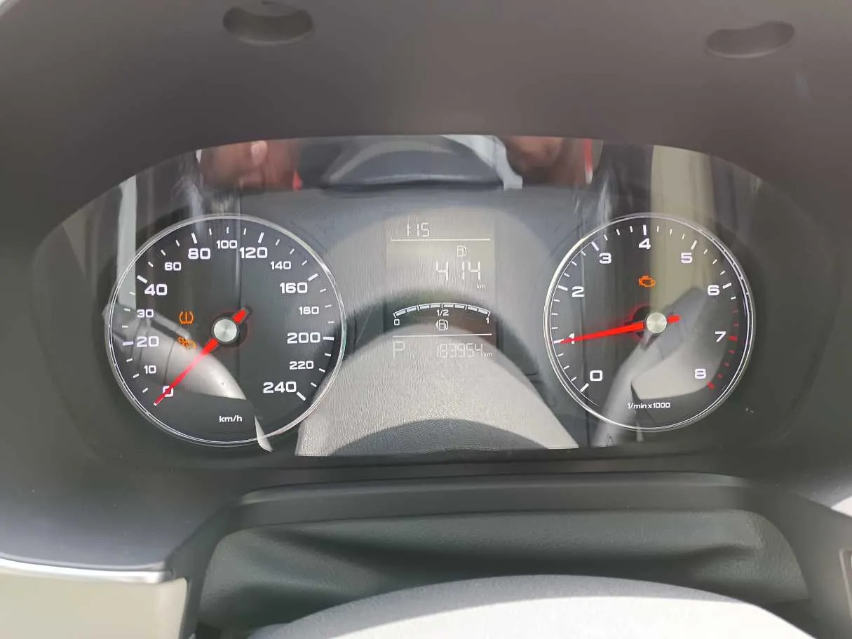 Car image 18