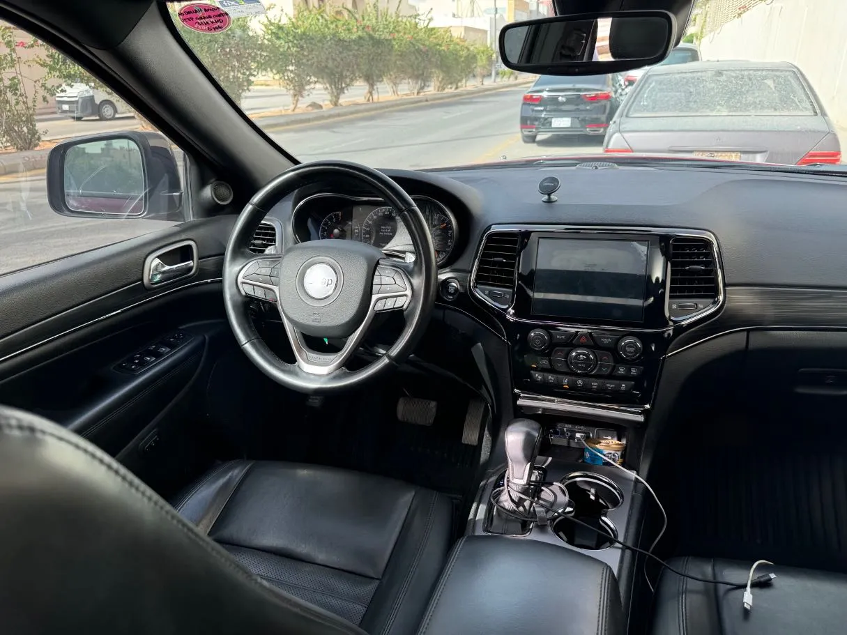 Car image 17