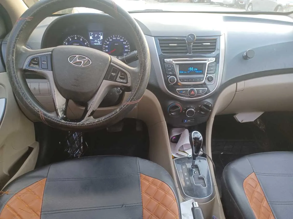 Car image 16