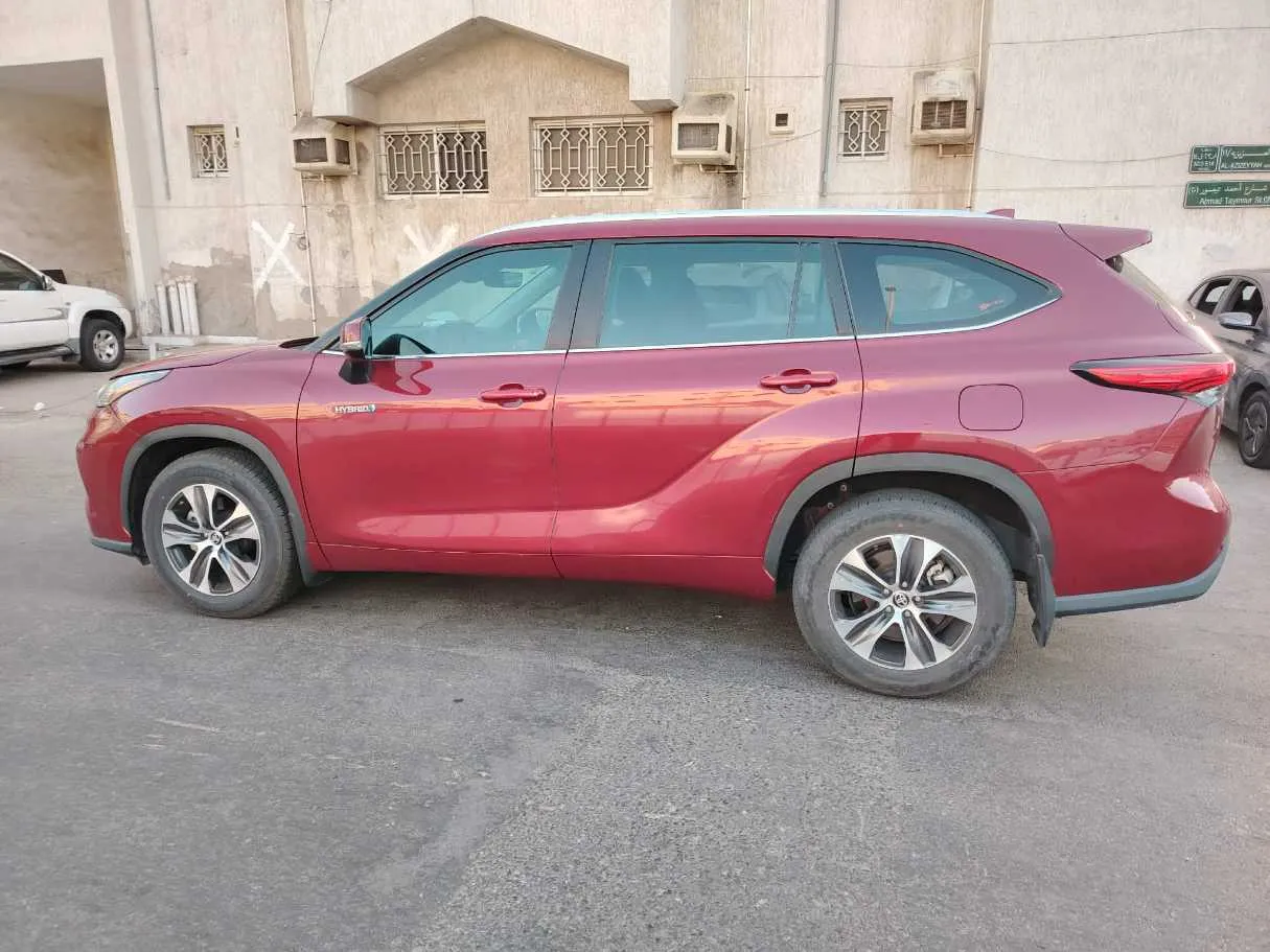 Car image 8