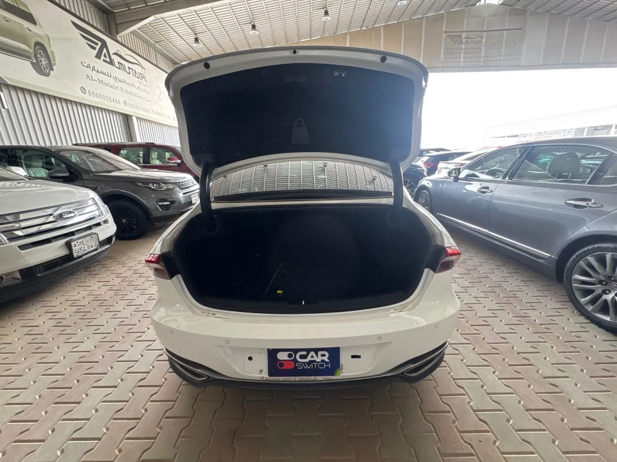 Car image 17