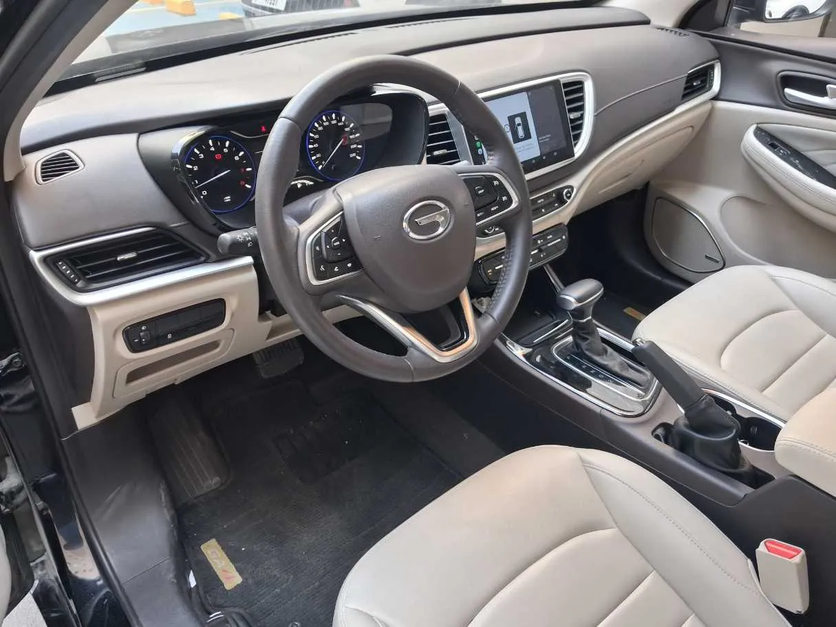 Car image 12