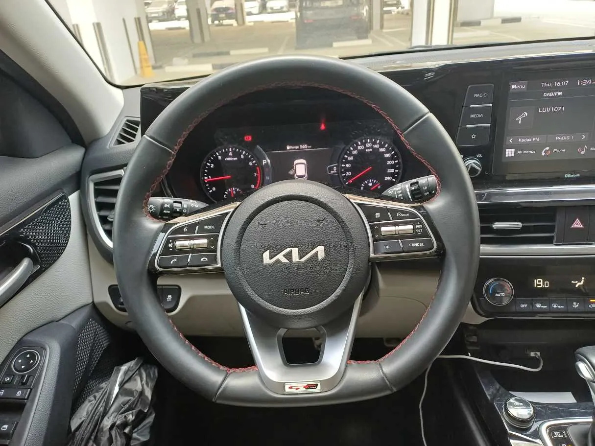 Car image 13
