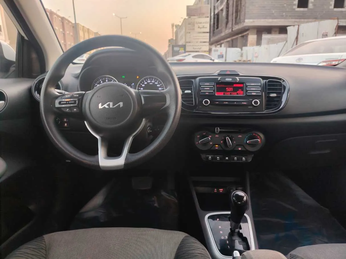 Car image 19