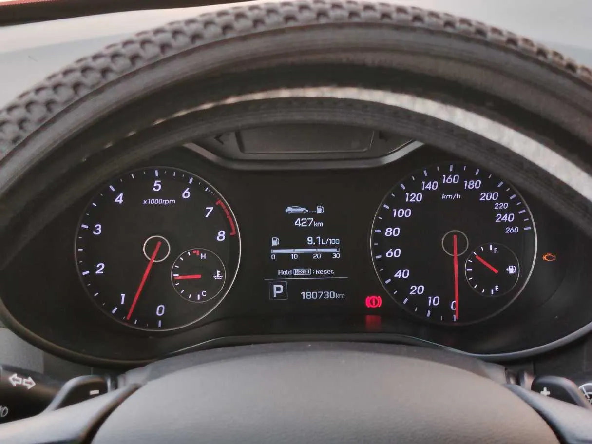 Car image 19
