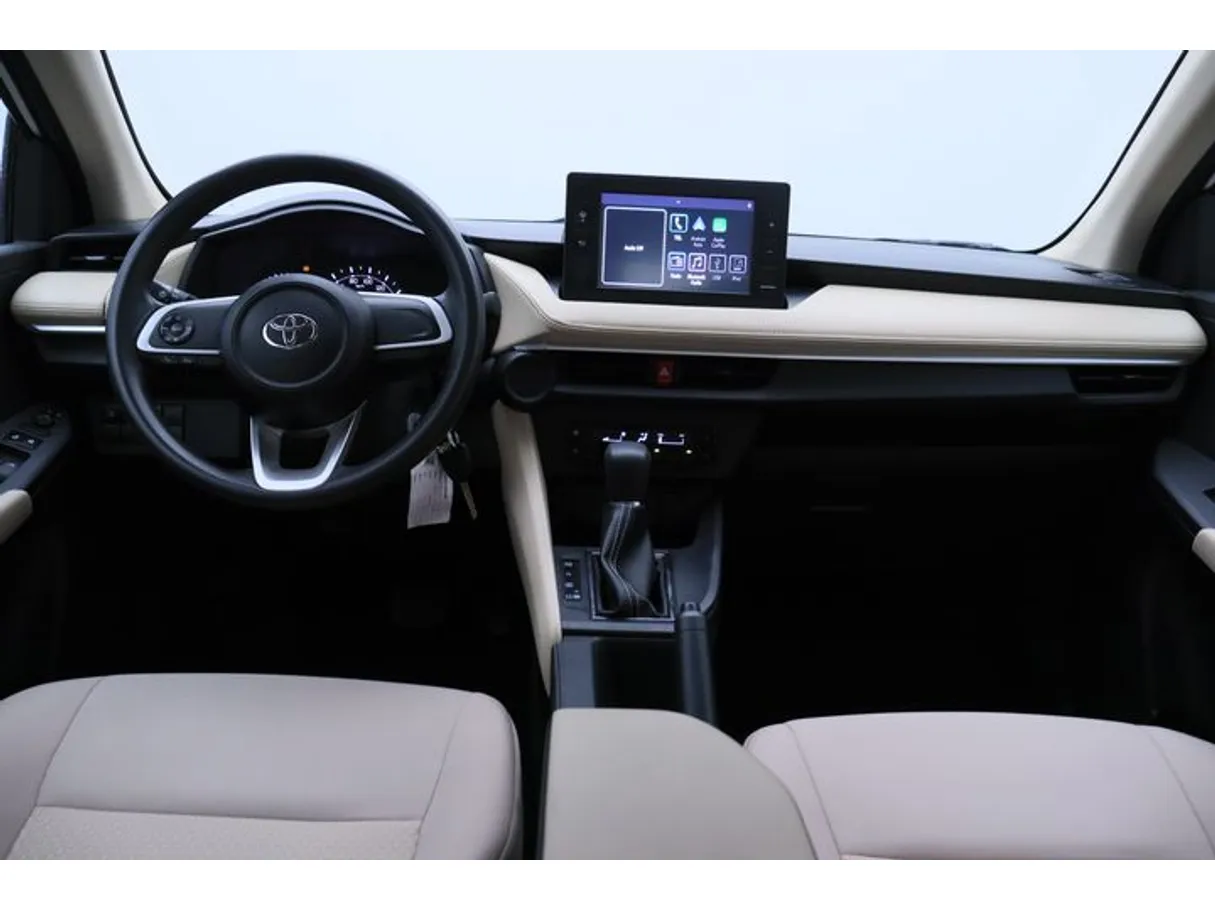Car image 14