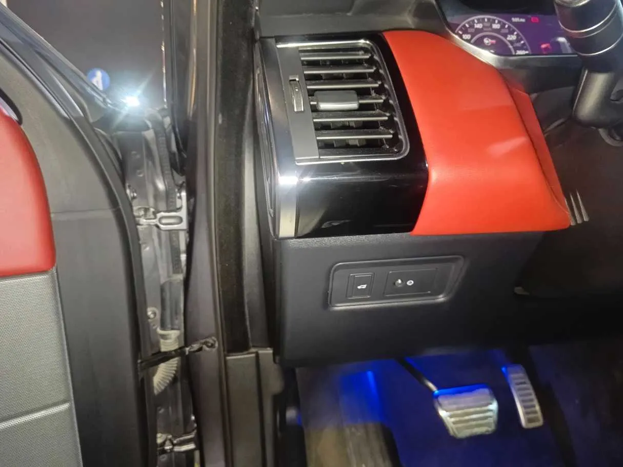Car image 40