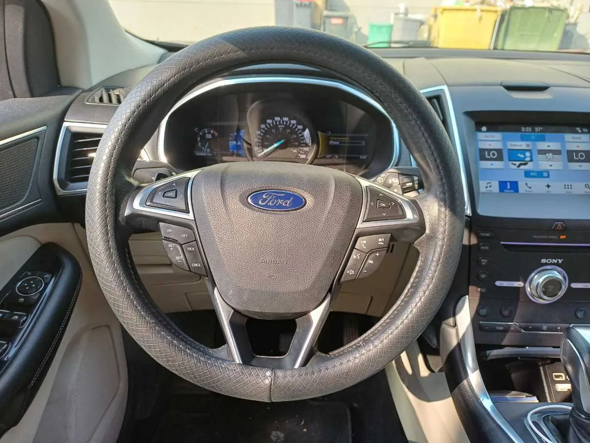 Car image 18