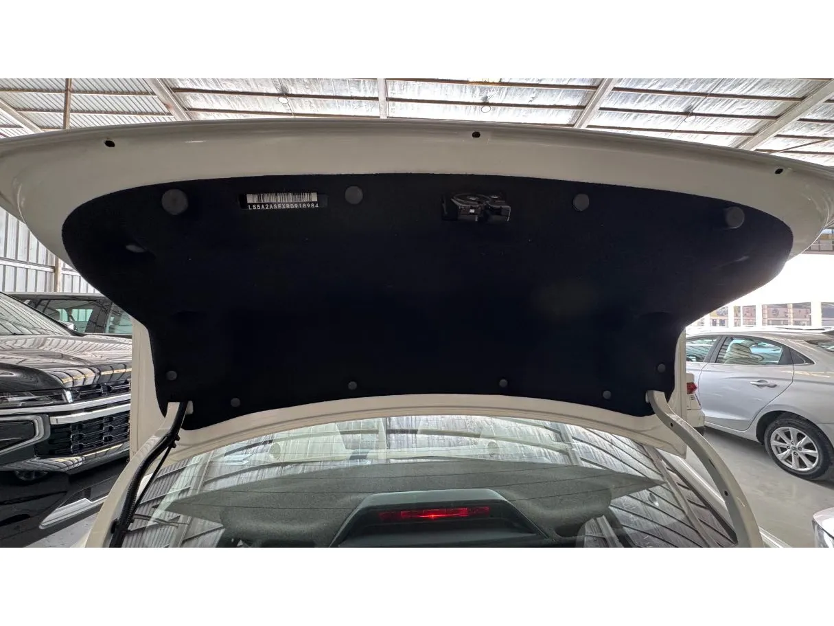 Car image 19