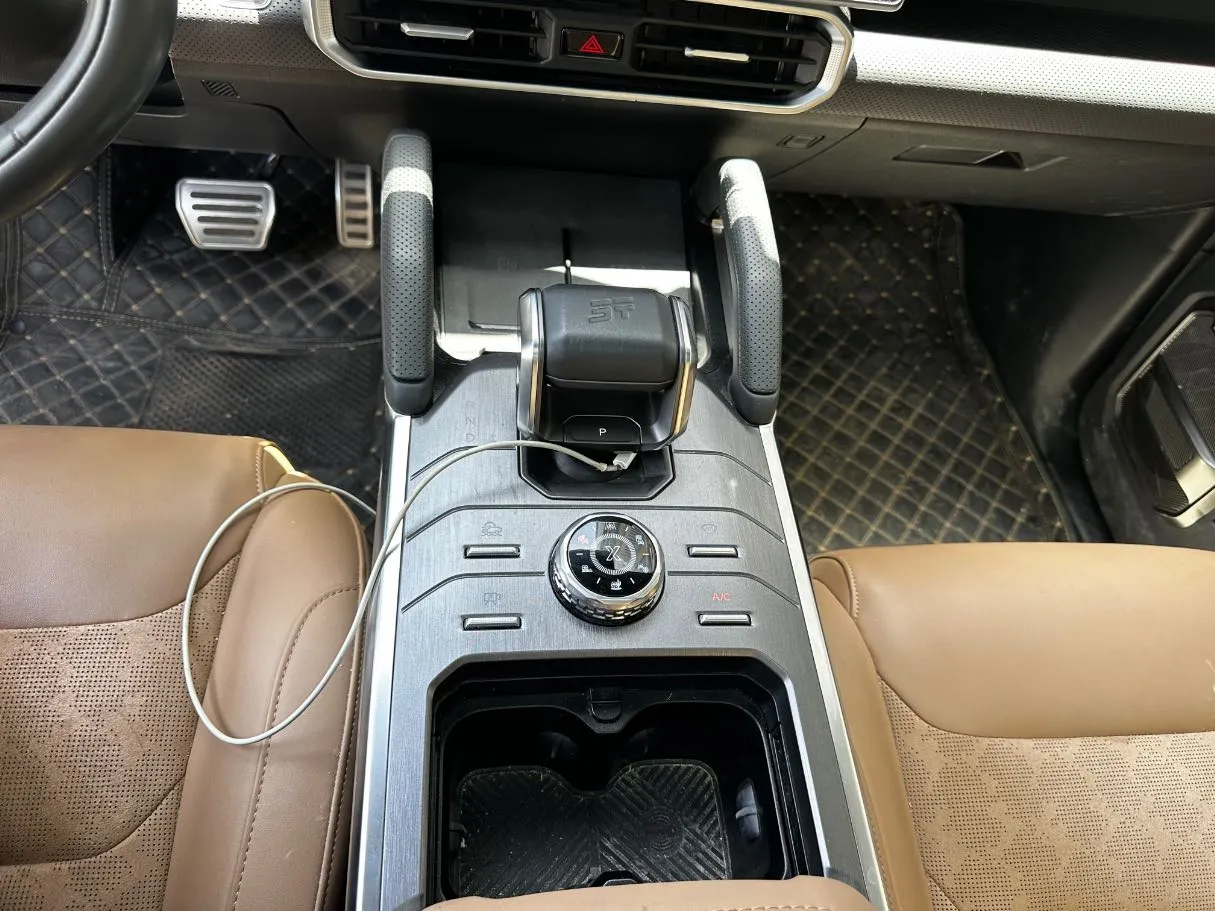Car image 19