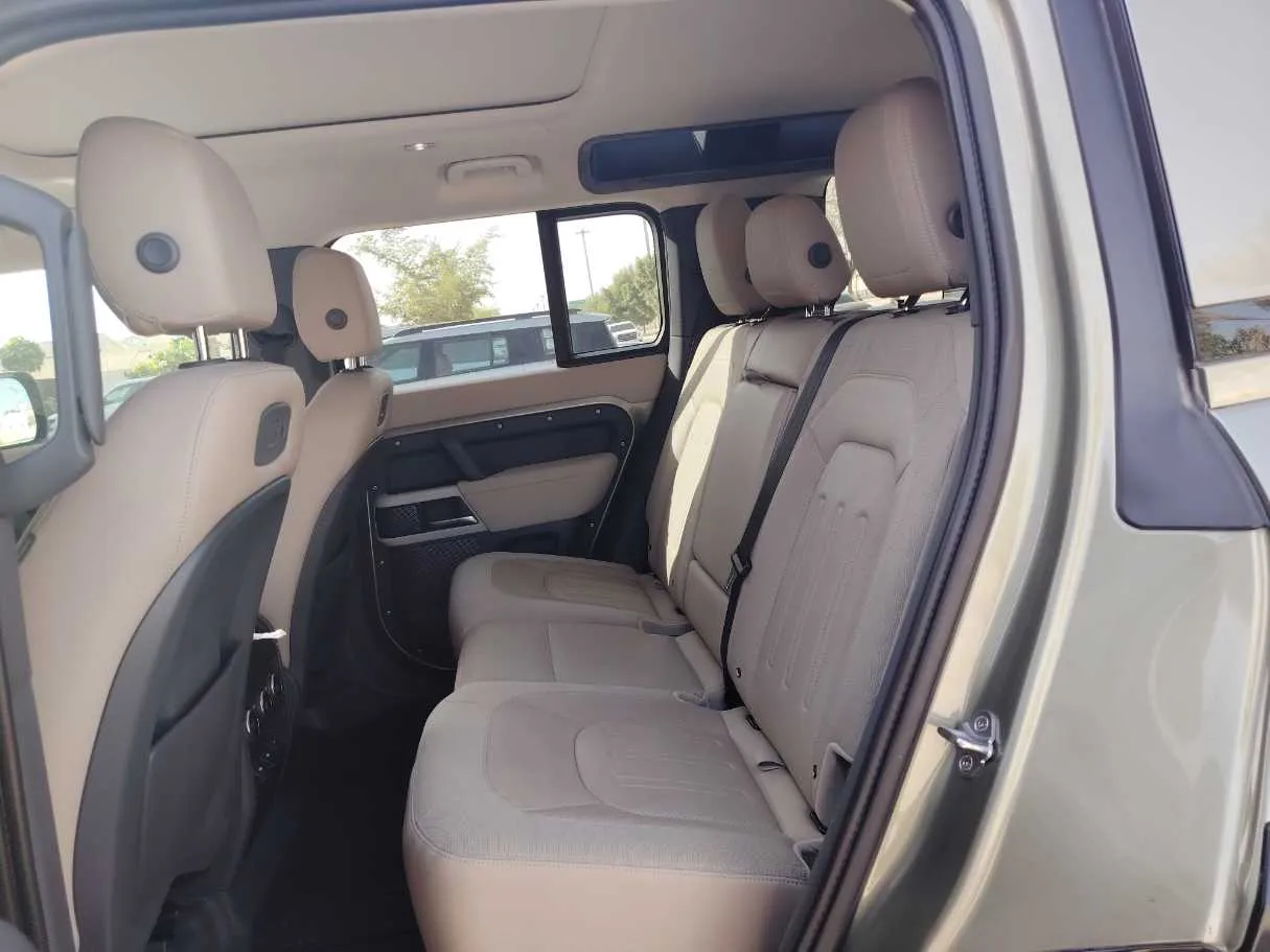 Car image 16
