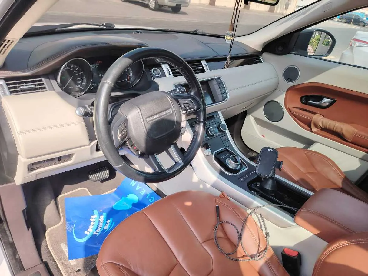 Car image 14