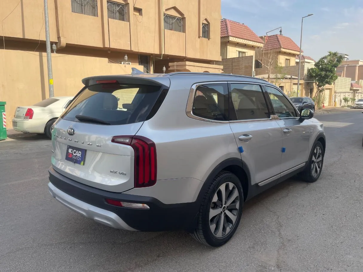 Car image 5
