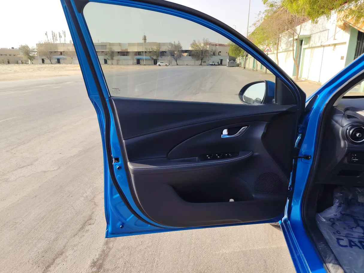 Car image 11
