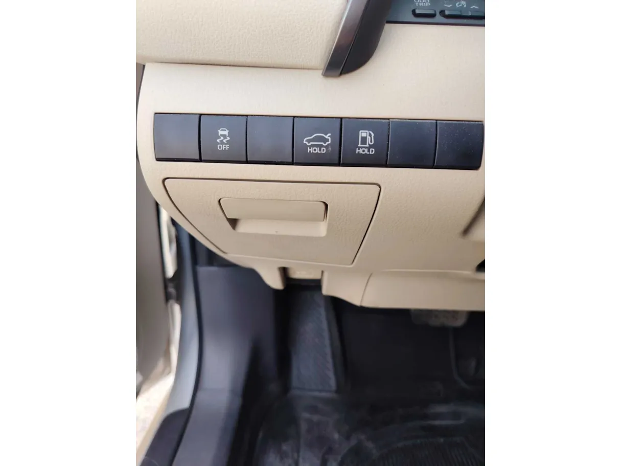 Car image 28