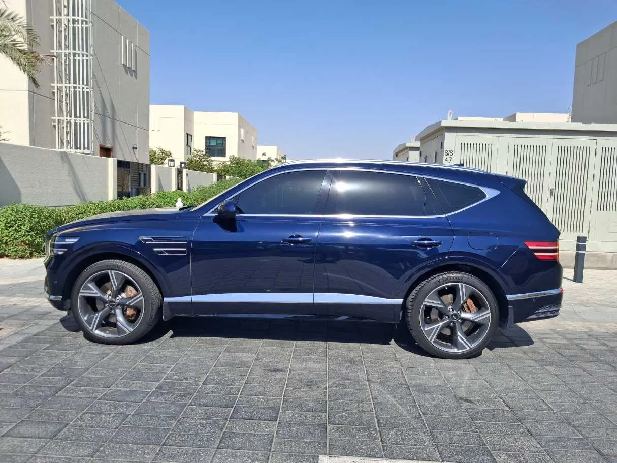 Car image 4