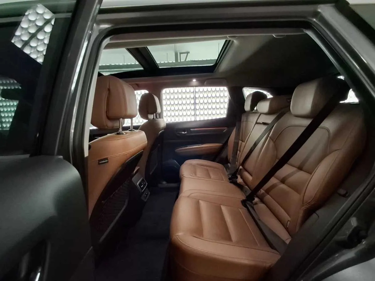Car image 13