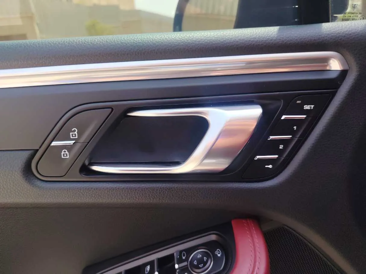 Car image 27