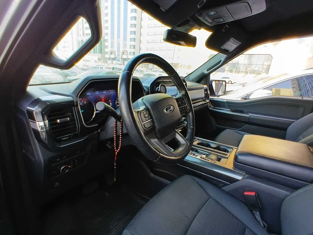 Car image 8