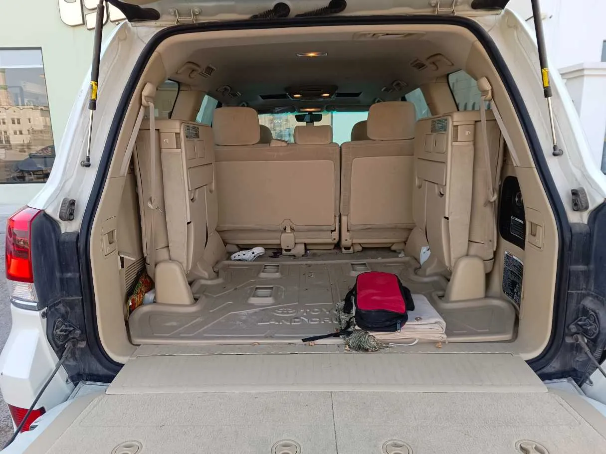 Car image 28