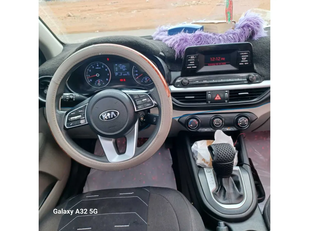 Car image 18