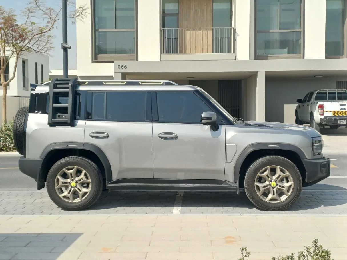 Car image 8