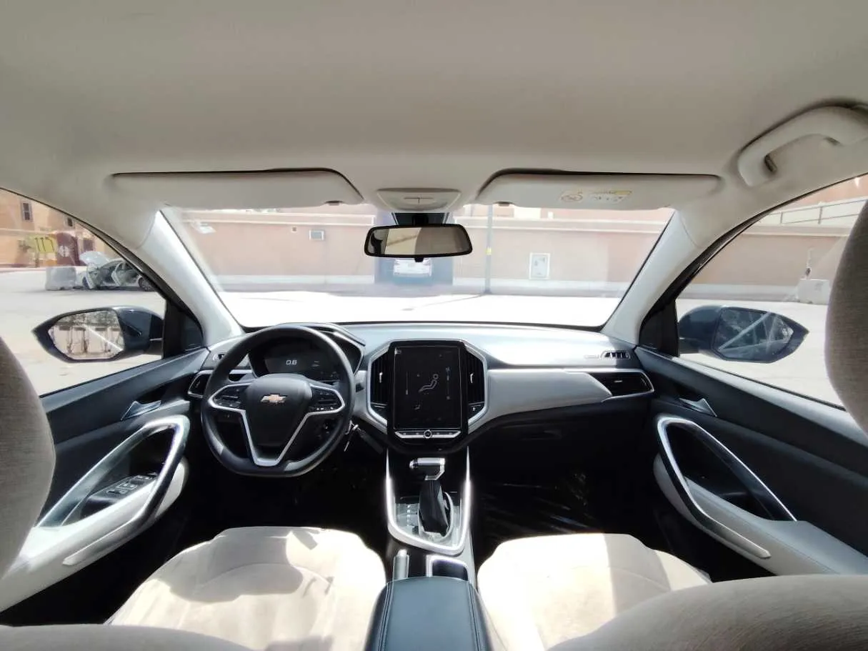 Car image 18